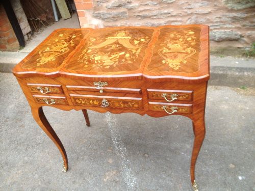 fig 1. DRESSING TABLE / WRITING DESK