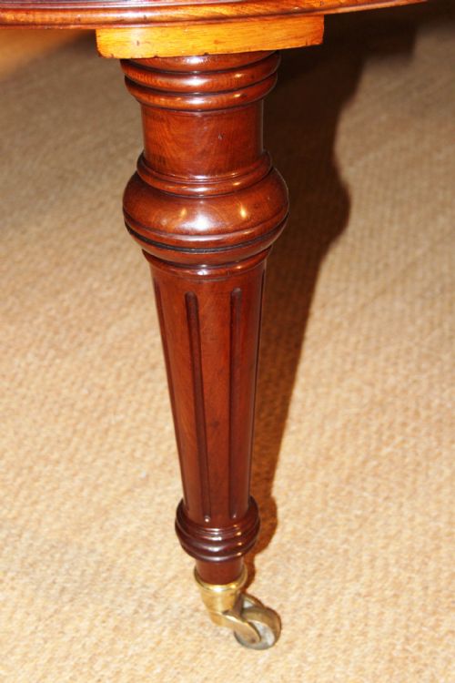 fig 1. VICTORIAN MAHOGANY EXTENDING DINING TABLE 