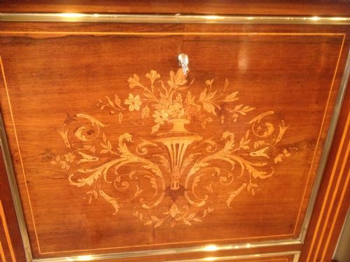 fig 1. WRITING DESK