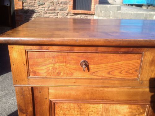 fig 1. SIDEBOARD/CUPBOARD