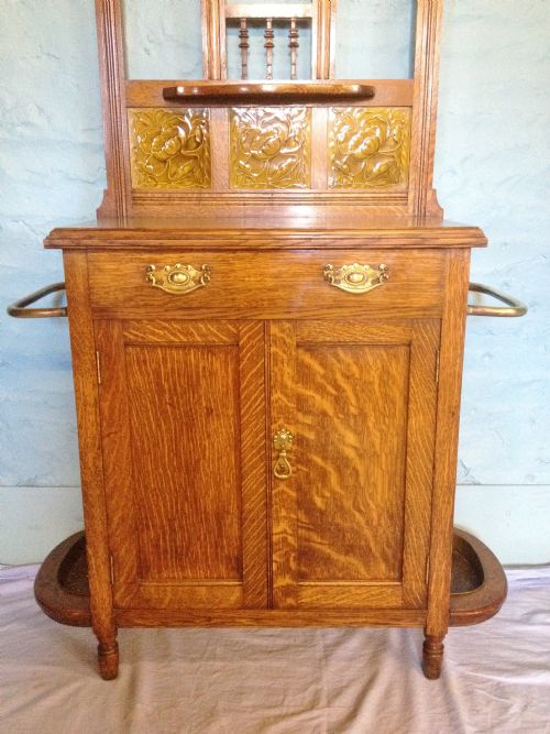 fig 1. HALLSTAND