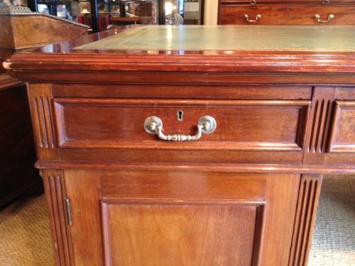 fig 2. MAHOGANY PARTNERS DESK
