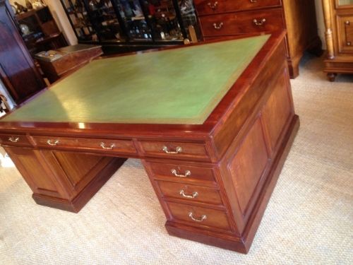 fig 1. MAHOGANY PARTNERS DESK