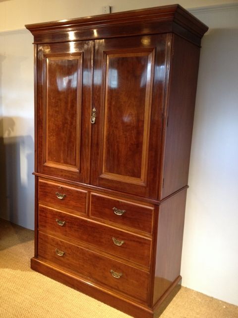 Mahogany Linen Press