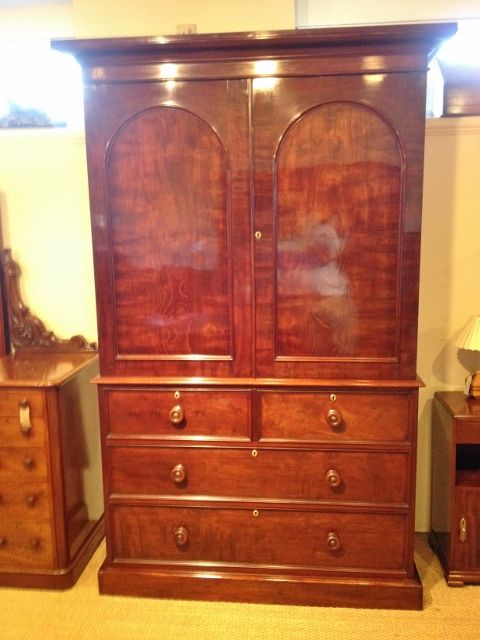Mahogany Linen Press