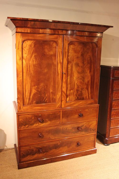 Mahogany Linen Press