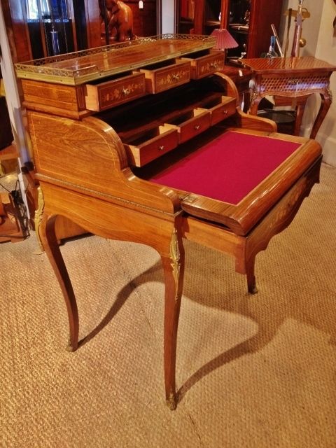 fig 1. WRITING DESK