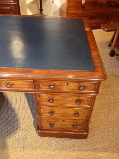 fig 2. MAHOGANY PARTNERS DESK