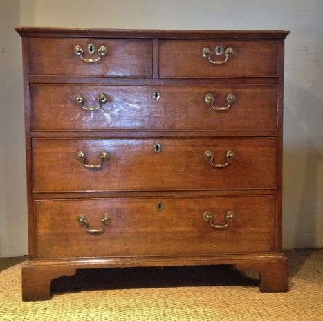 Chest of Drawers. Oak Georgian