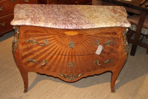 Chest of Drawers / French Commode