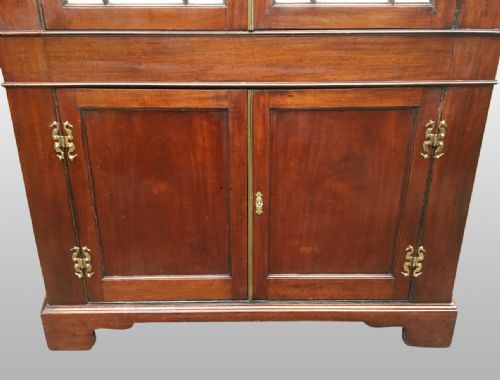 fig 1. MAHOGANY CORNER CABINET. ENGLISH C 1800.