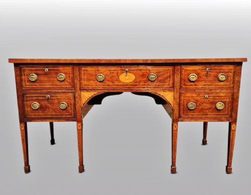Georgian Mahogany Sideboard. English C 1800.