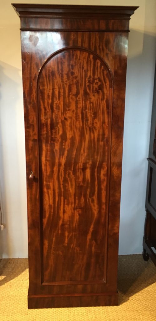 Single Door Wardrobe