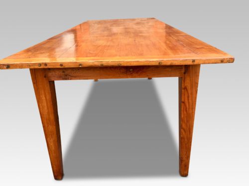 fig 2. CHESTNUT FARMHOUSE TABLE . C 1880