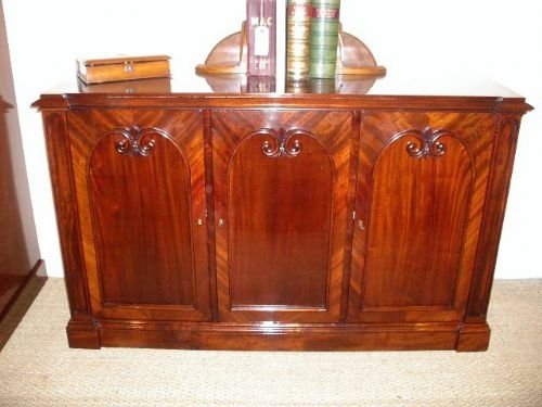 Sideboard / Side Cabinet