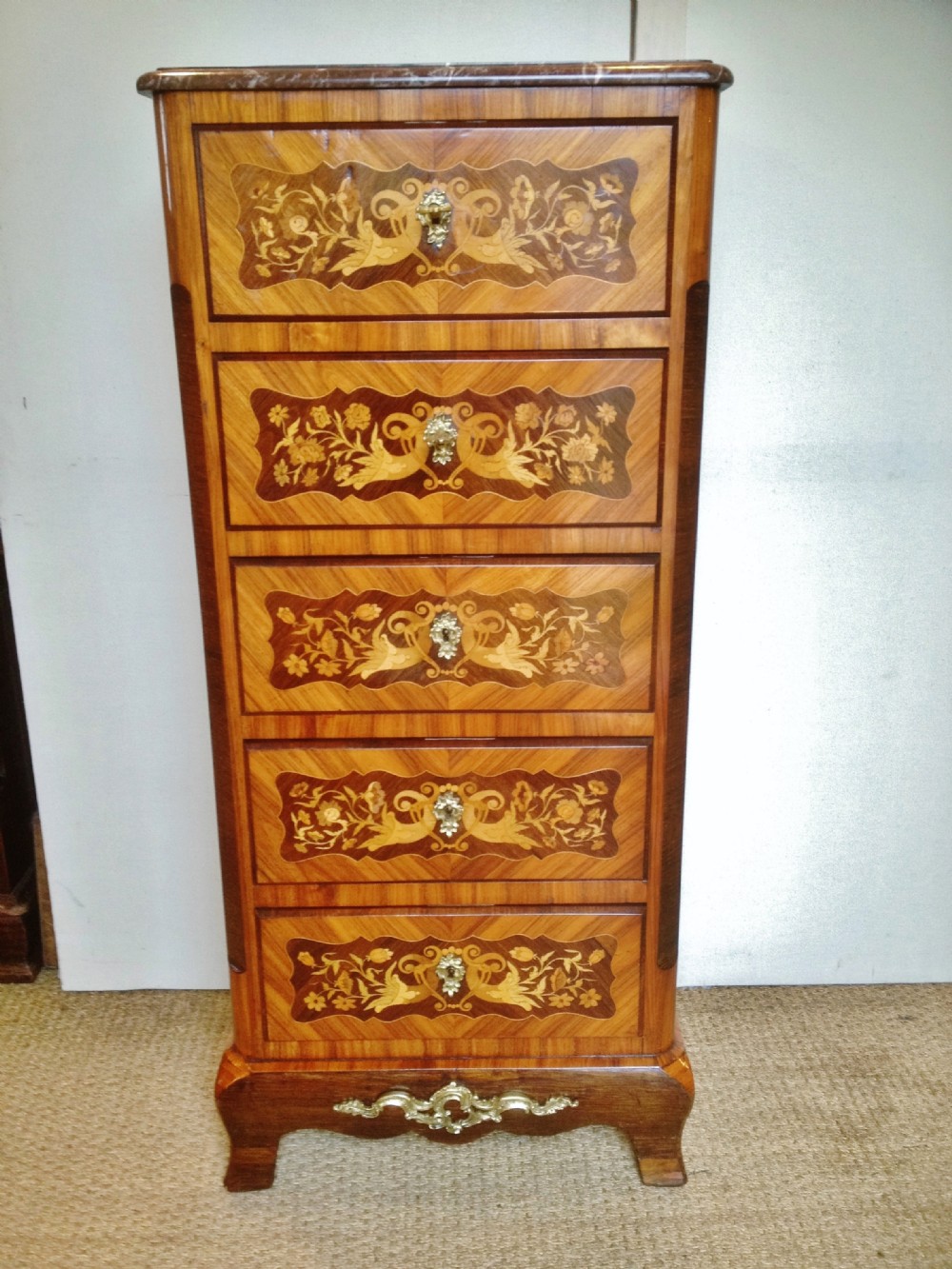 CHEST OF DRAWERS.