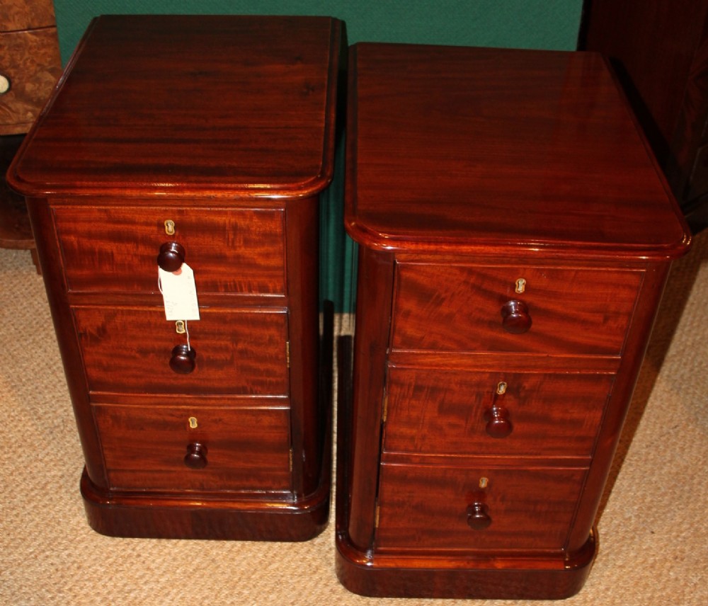 BEDSIDE CABINETS 