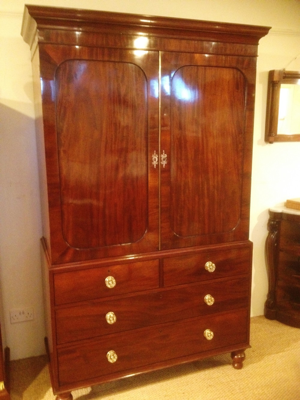 MAHOGANY LINEN PRESS