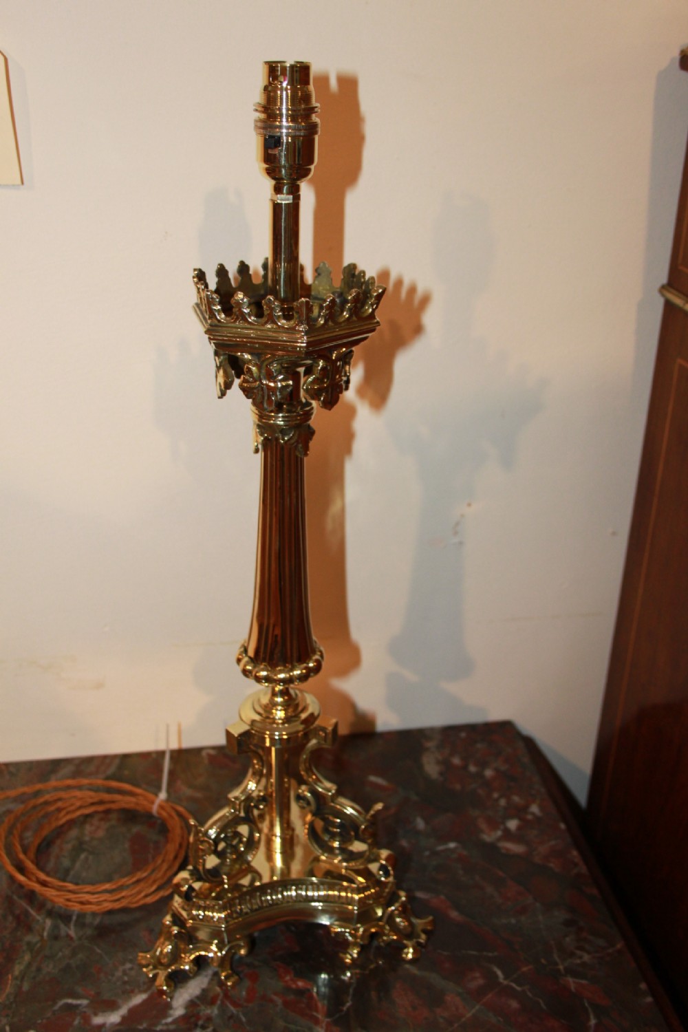TABLE LAMP 