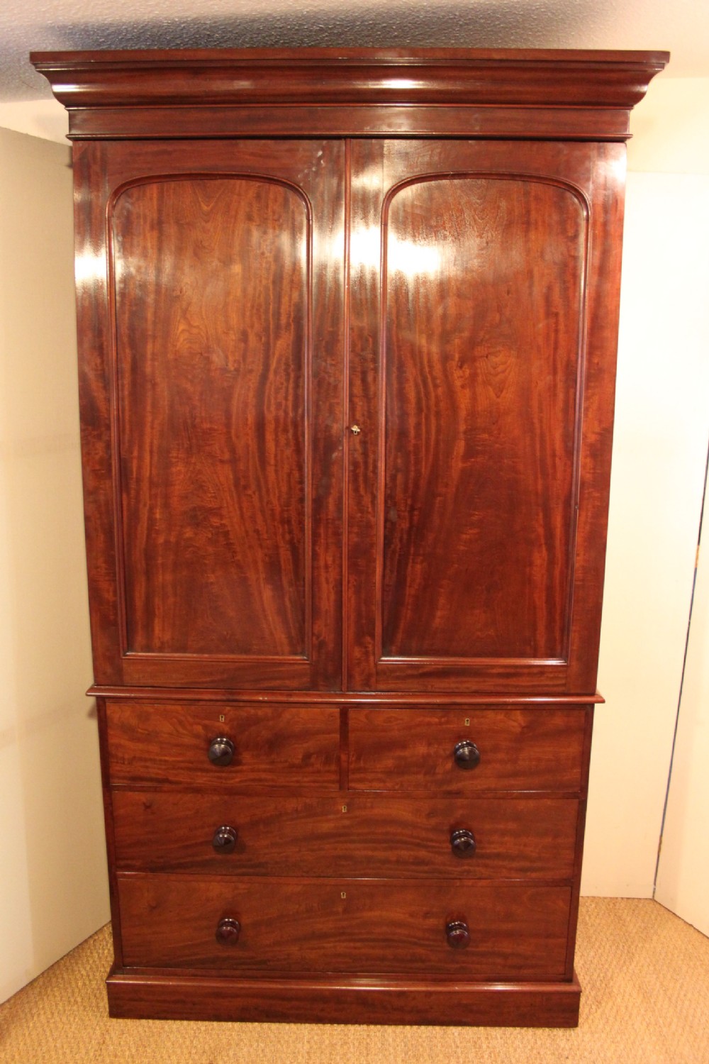 VICTORIAN MAHOGANY LINEN PRESS 