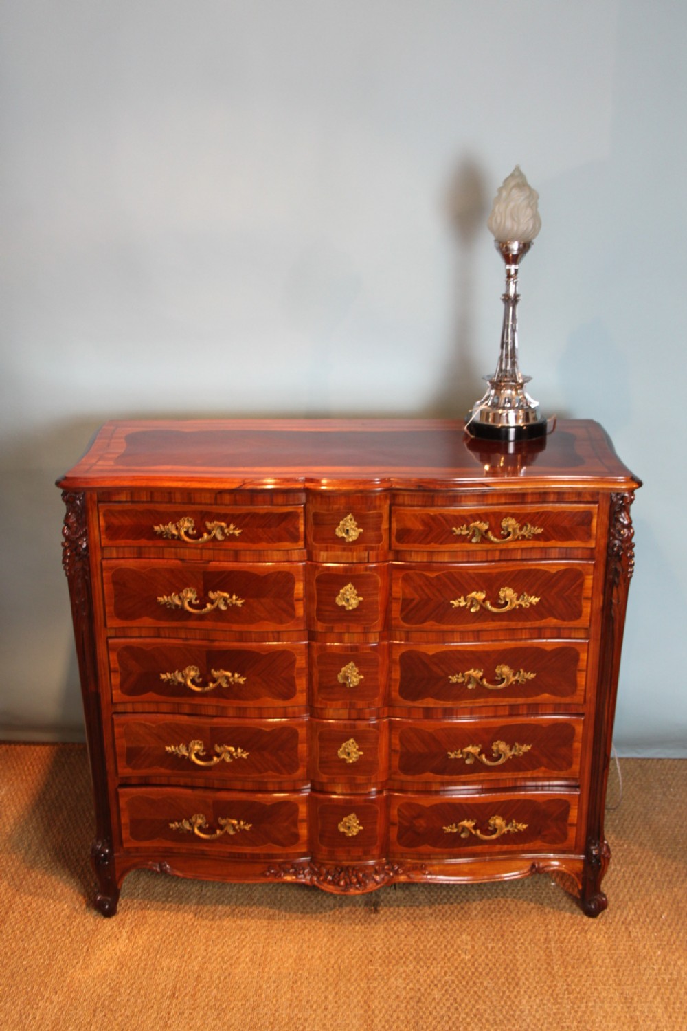 CHEST OF DRAWERS / COMMODE 