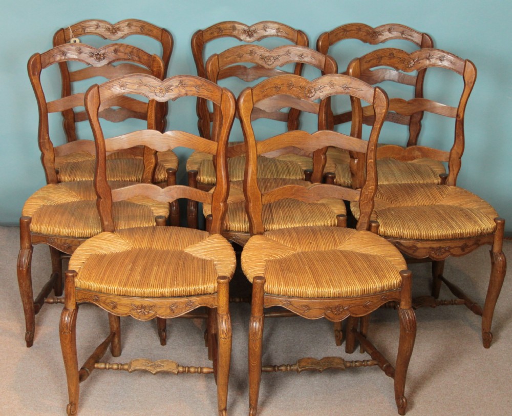 Set of 8 oak chairs 