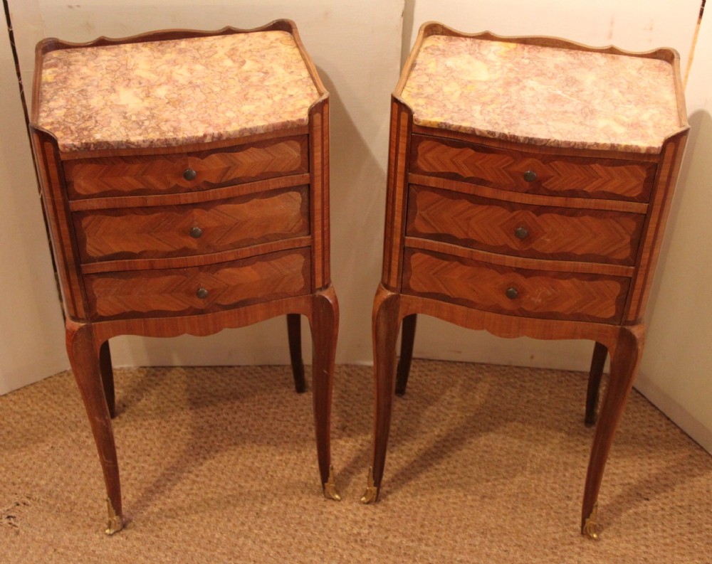 Pair of bedside cabinets 