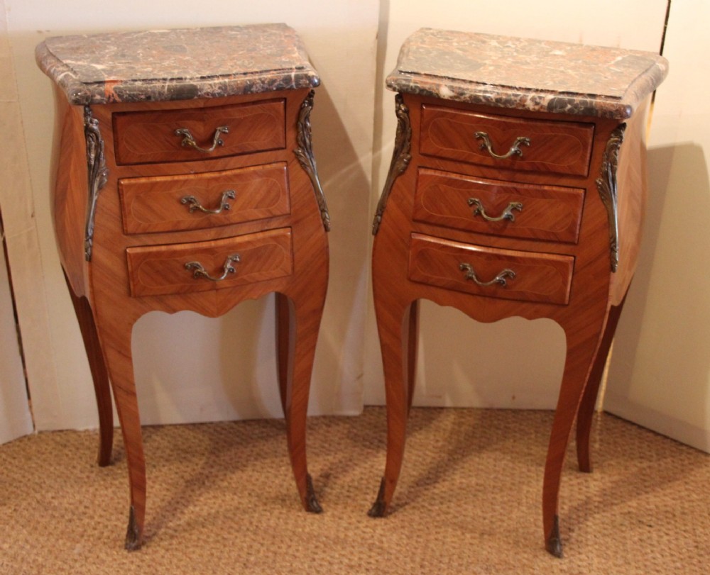 Pair of bedside cabinets 