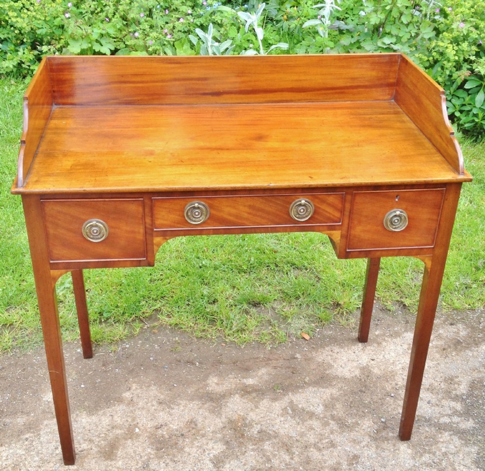 MAHOGANY SIDE TABLE