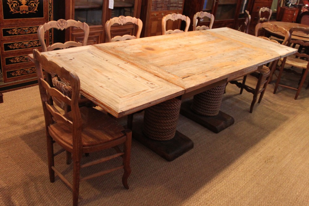 kitchen table / dining table / 