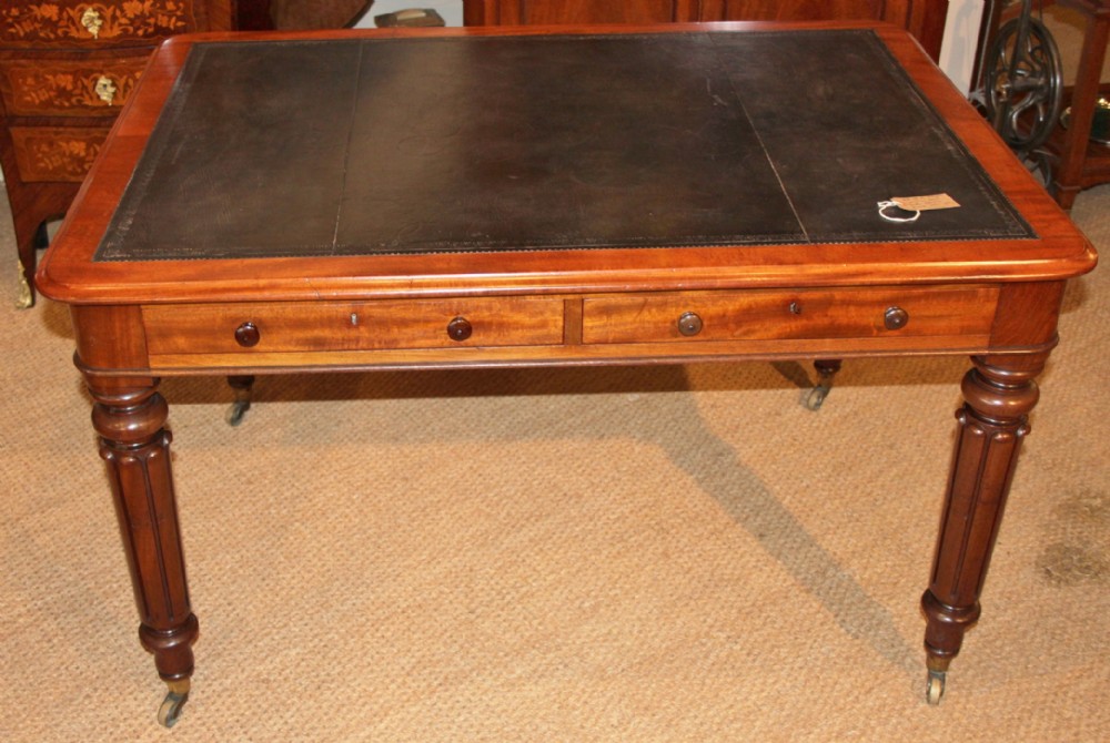 Victorian Mahogany 4 drawer writing table  / partners desk 