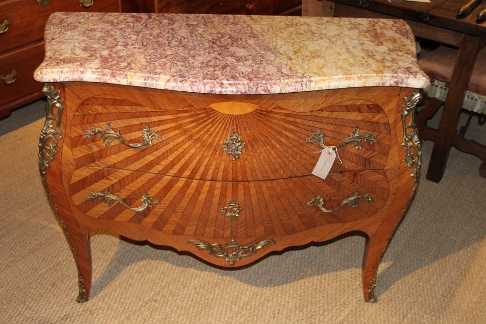 Chest of drawers / French commode 