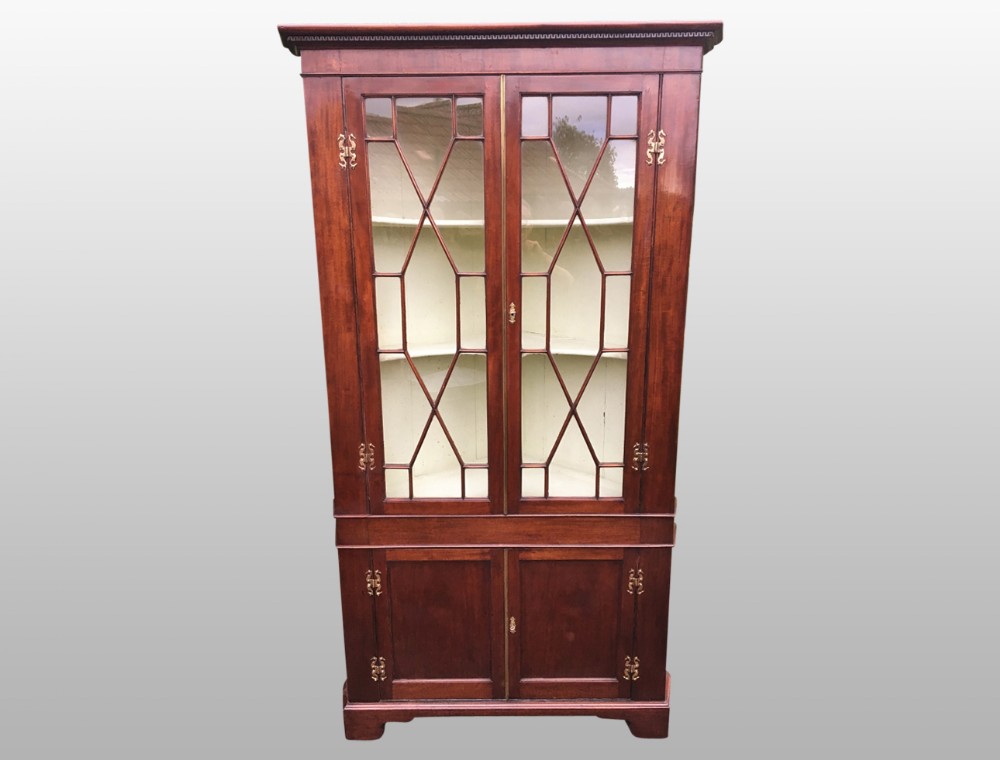 MAHOGANY  CORNER CABINET. ENGLISH C 1800.