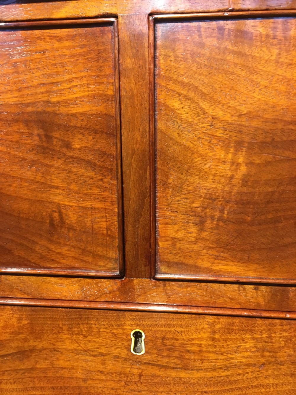Mahogany linen press  View VI