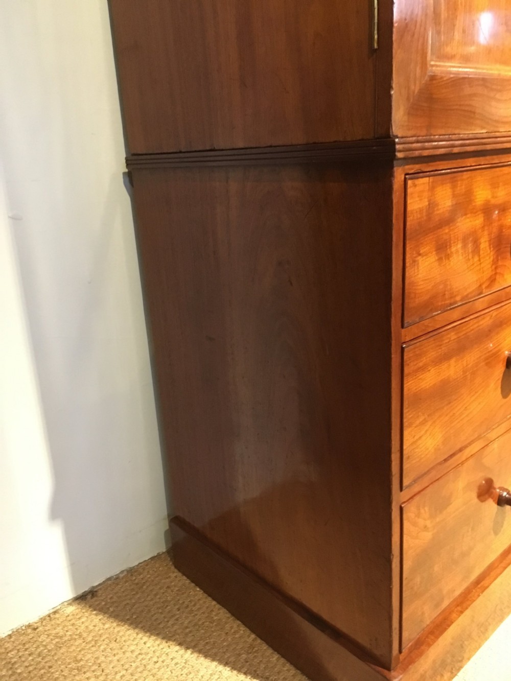 Mahogany linen press  View XI