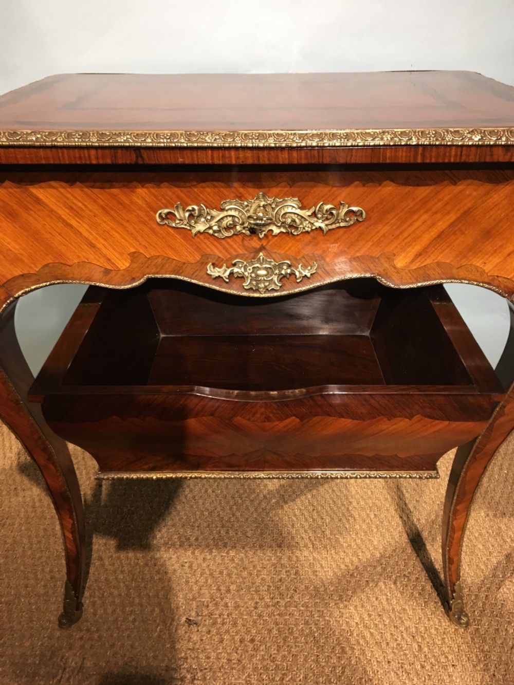 Dressing table  View IV