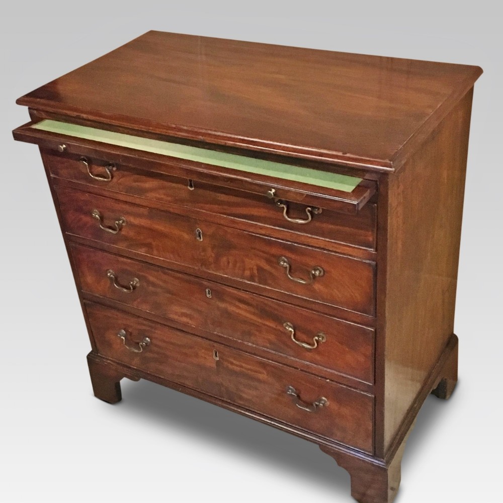 Mahogany Chest of drawers. Georgian . 1790