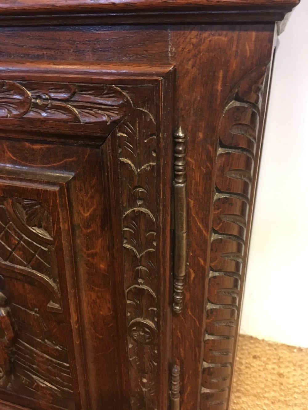 Small oak side cabinet  View IV