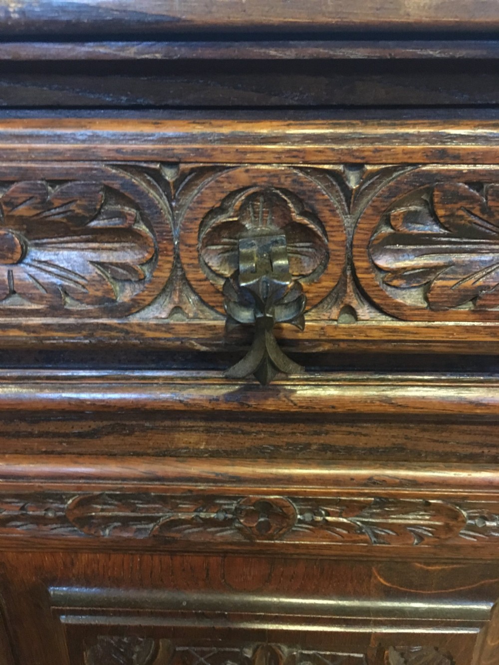 Small oak side cabinet  View VI