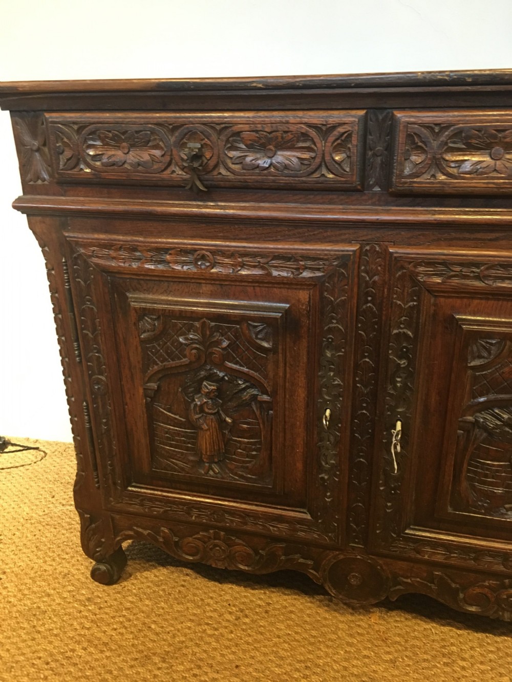 Small oak side cabinet  View VII