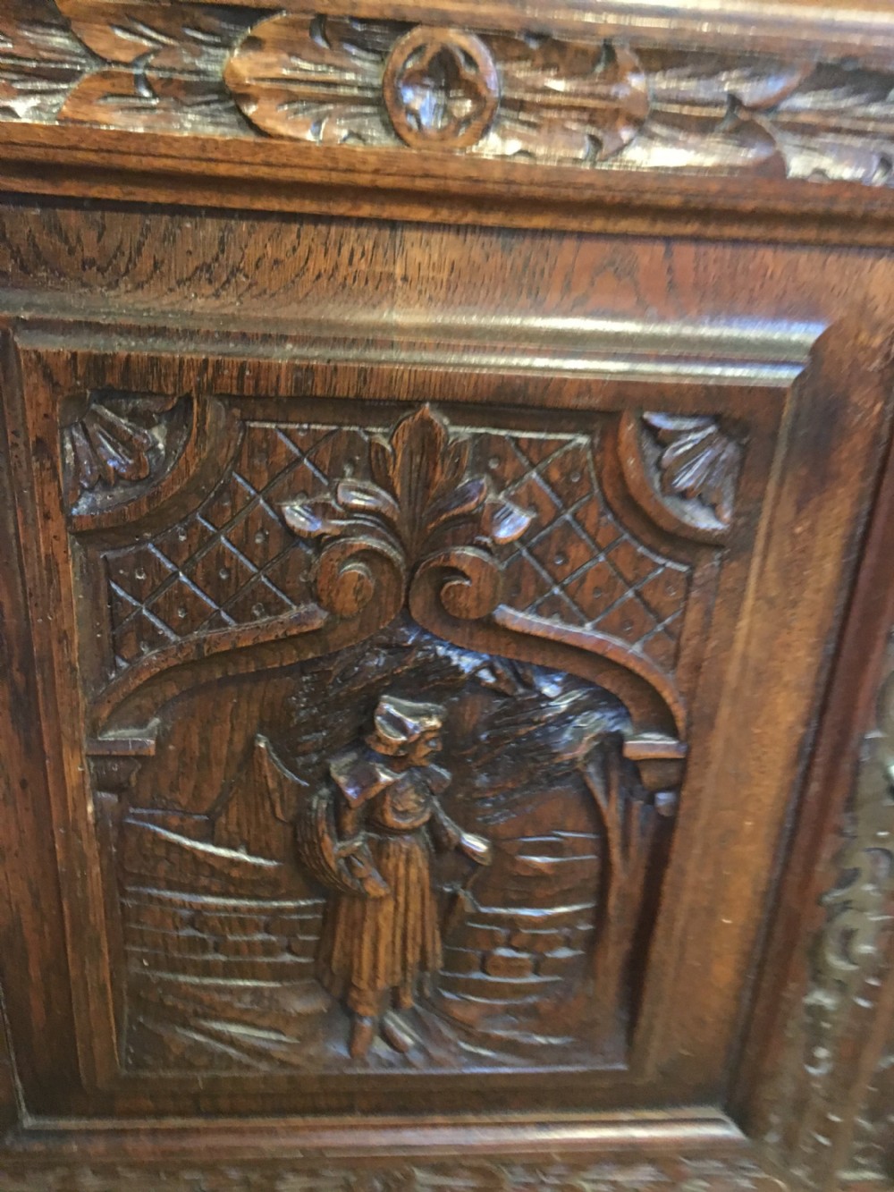 Small oak side cabinet  View IX