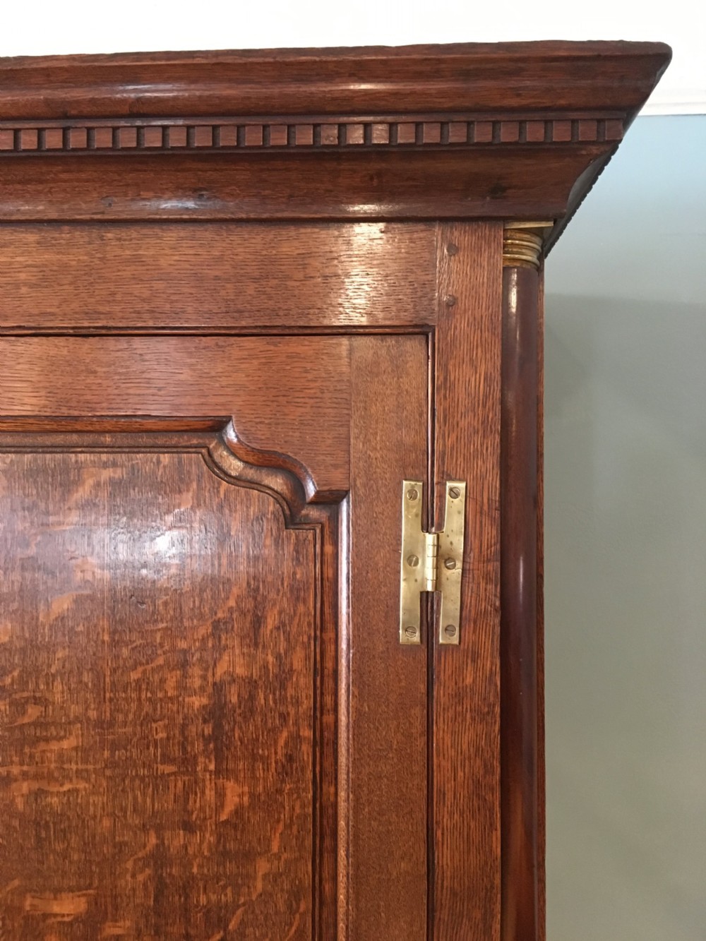 18th century Oak hall cupboard-wardrobe View IV