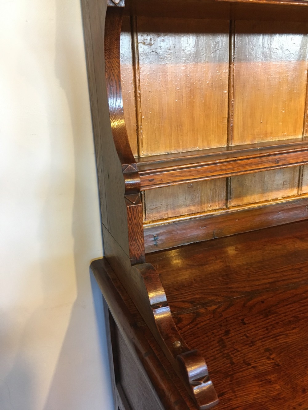 Oak dresser  View IX