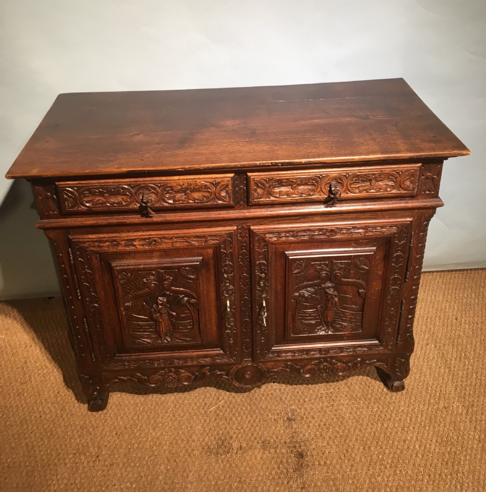 Small Oak cupboard 