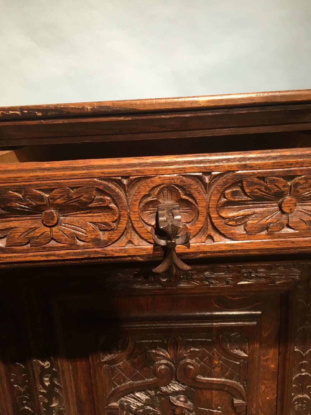 Small Oak cupboard  View VI
