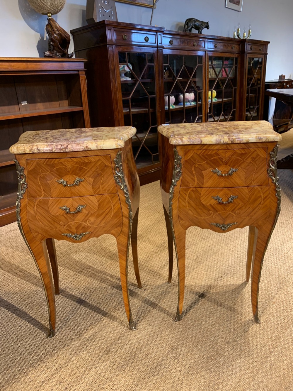 Pair of bedside cabinets 