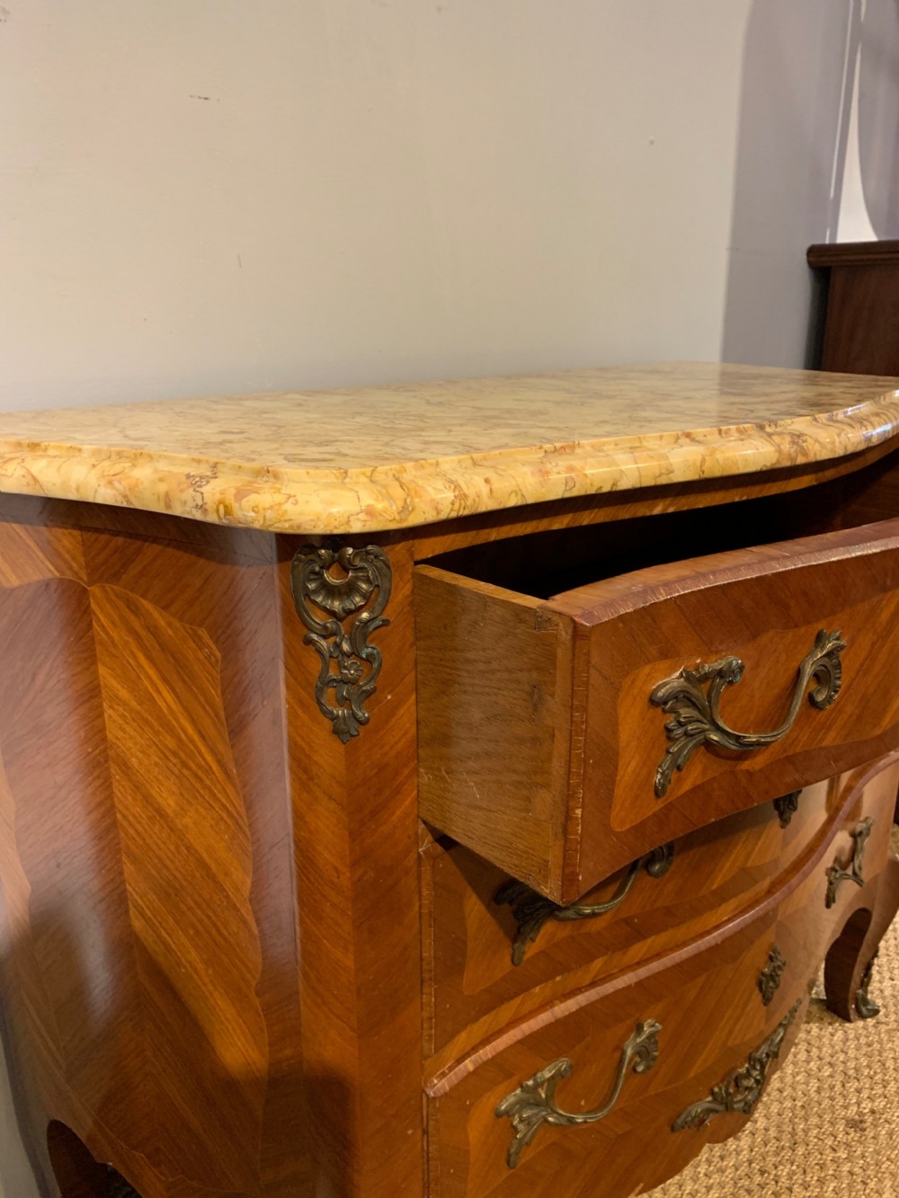 Small chest of drawers  View V