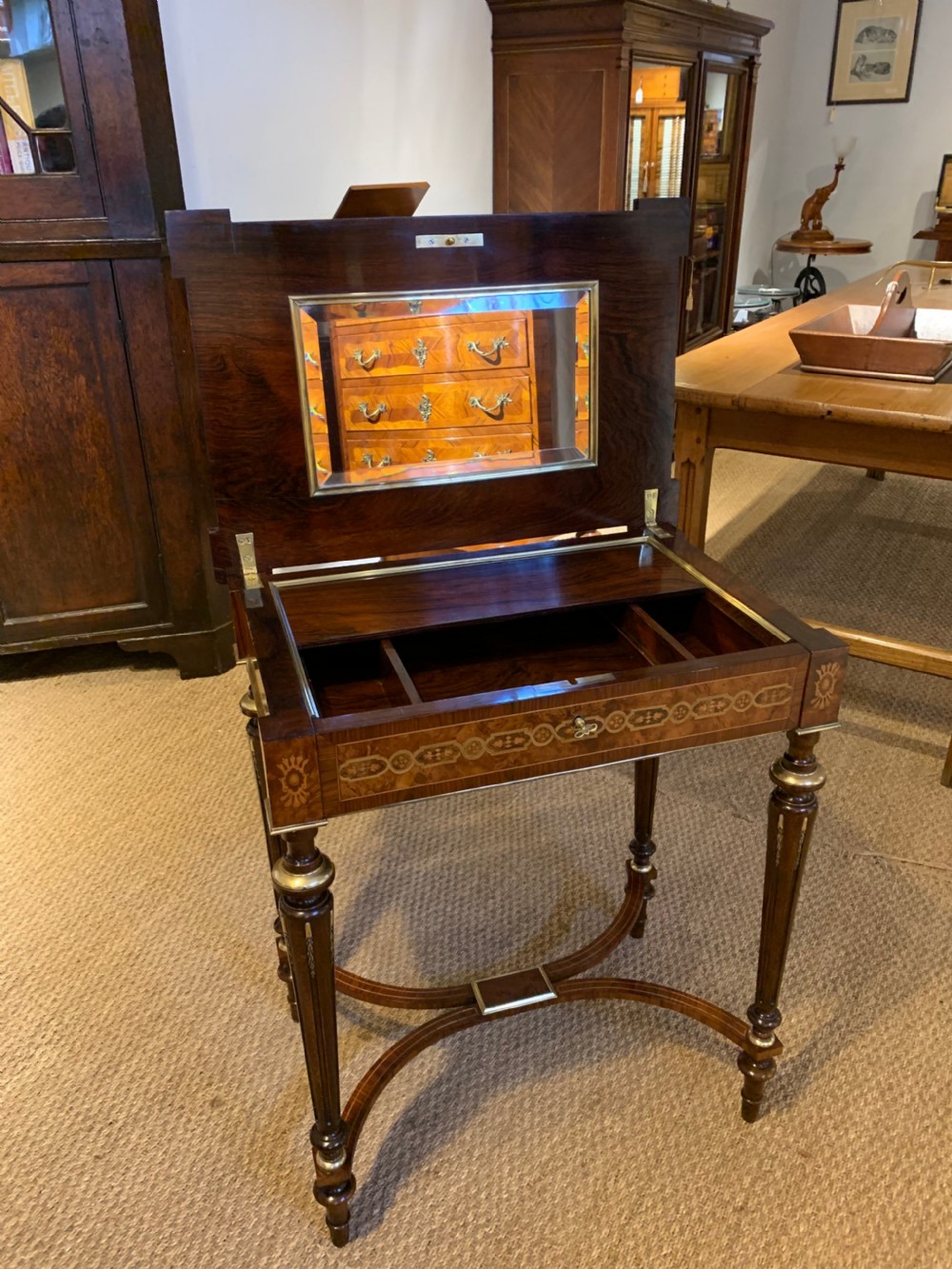Ladies inlaid dressing table  View IV