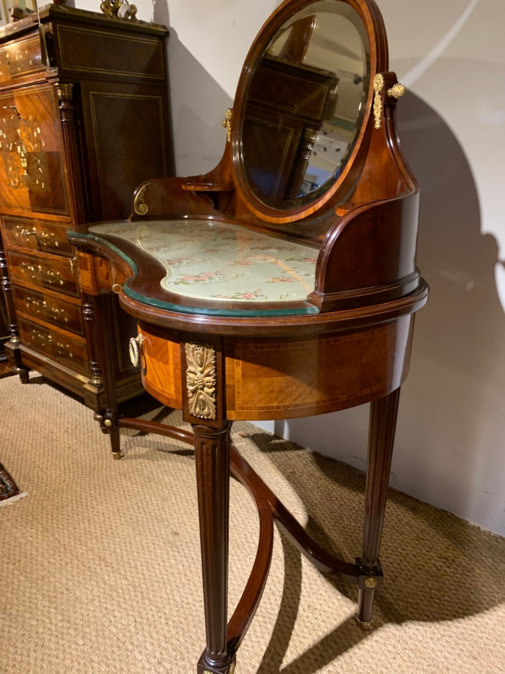 Ladies dressing table    View VII