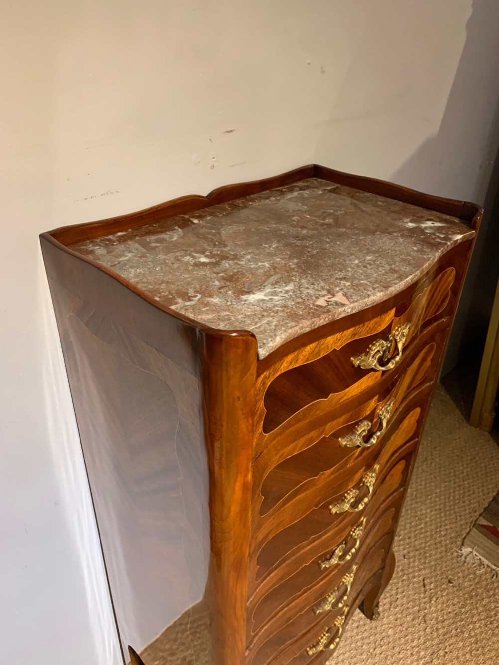 Chest of drawers 